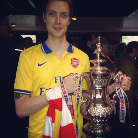 Med FA-cuppokalen på Gunners Pub